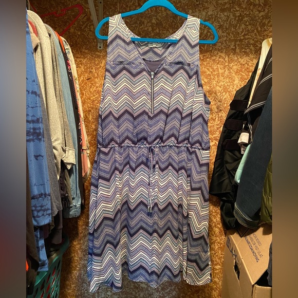 EUC Maurices 2 2x blue chevron drawstring dress - Picture 1 of 4